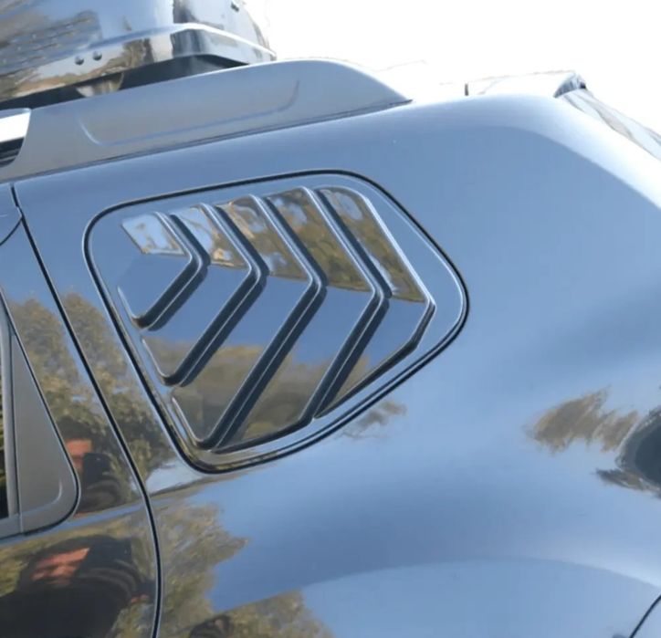 Ornamente protectie Geam spate Dacia Duster 1