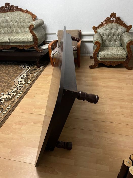 Стол из древесины