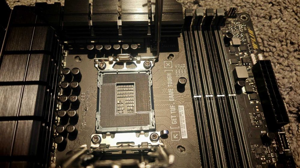 АSUS TUF Gaming Z790-Plus WiFi DDR5 + Intel i5-13600K 14 Cores