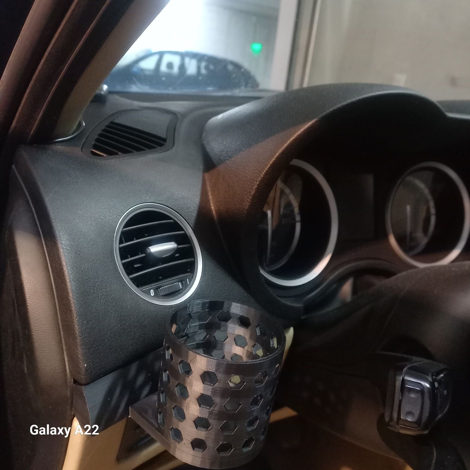 Поставка за чаша Alfa romeo 159