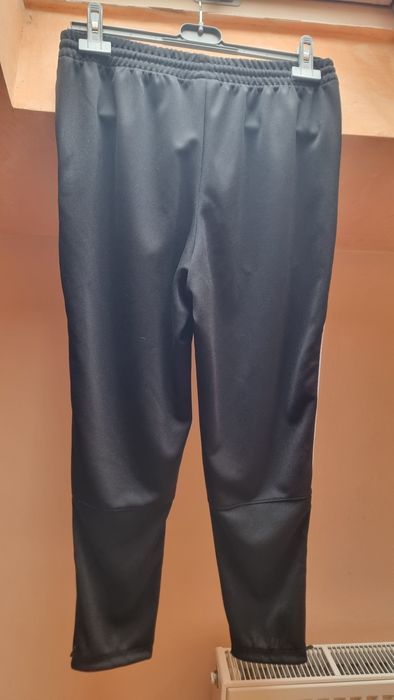 Vând pantaloni  trening