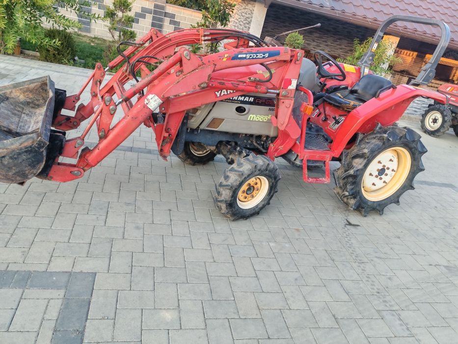 Tractoras yanmar 22 cp cu incarcator  tractoras mitubisi 32 cp
