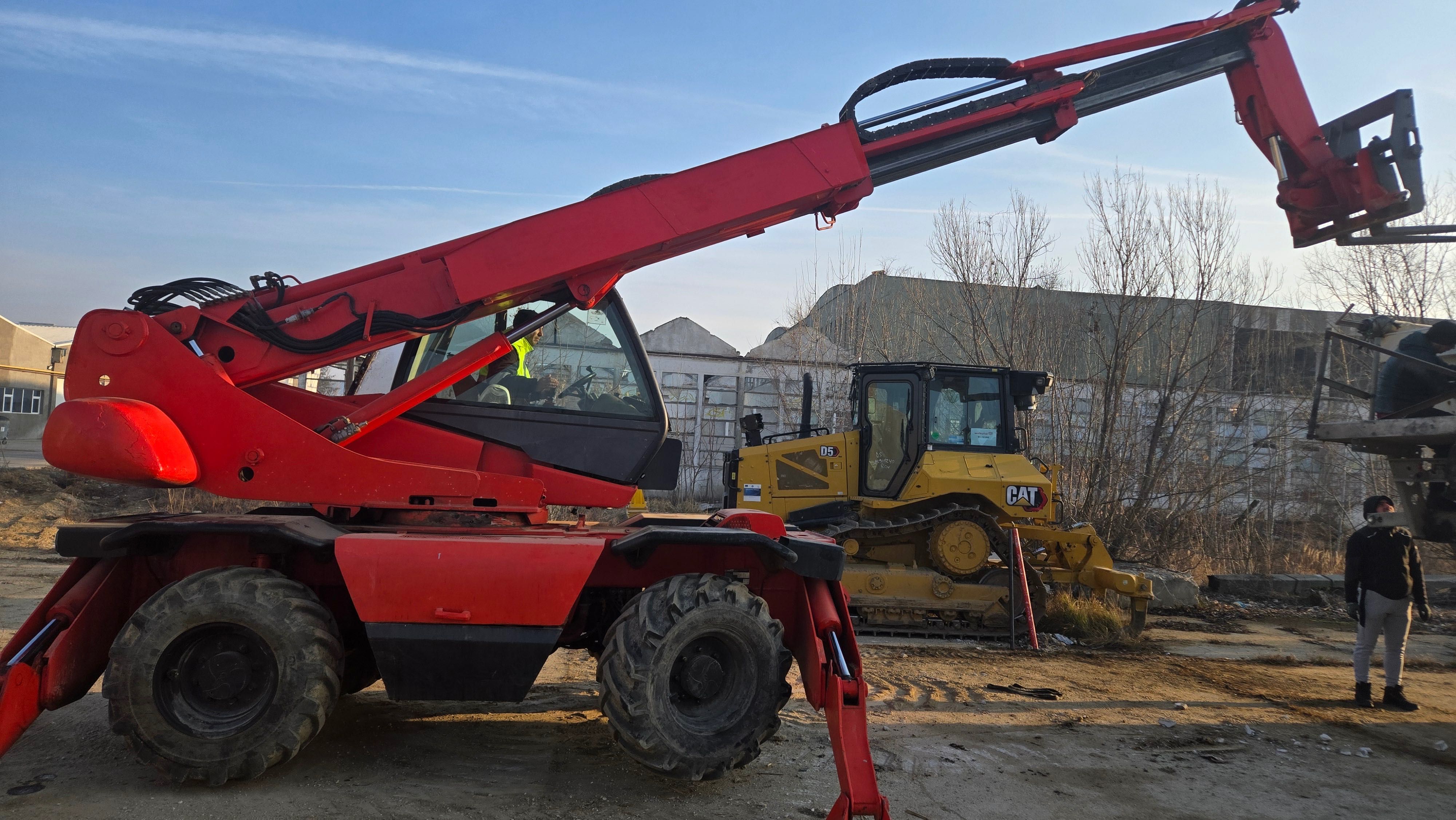 Închiriere și Operare BULDOZER CATD5/ Buldoexcavator CAT428F2/ Manitou
