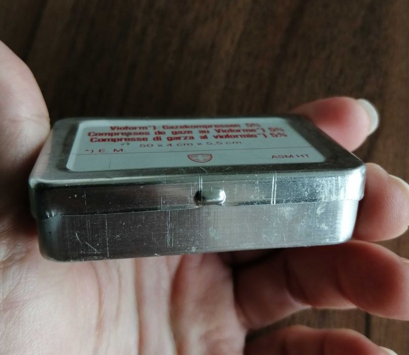 Cutie de colectie vintage de pansamente armata, Elvetia anii 70