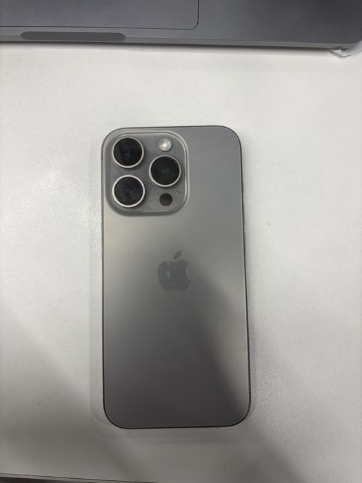 Продам iPhone 15 pro (esim)
