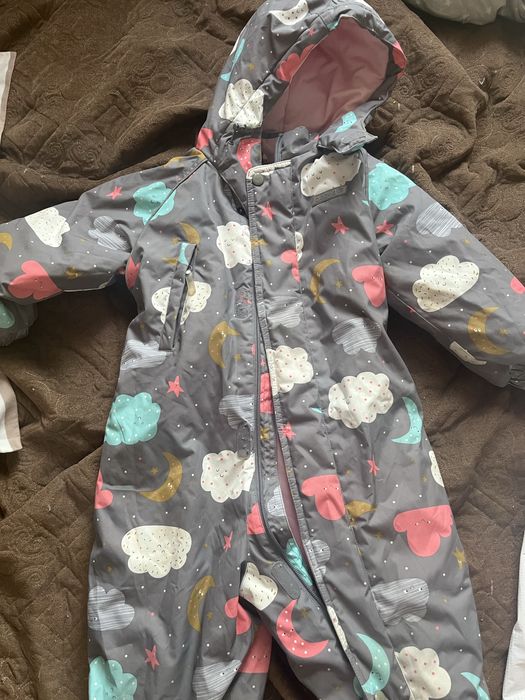 Продам зимний комбинезон для девочек