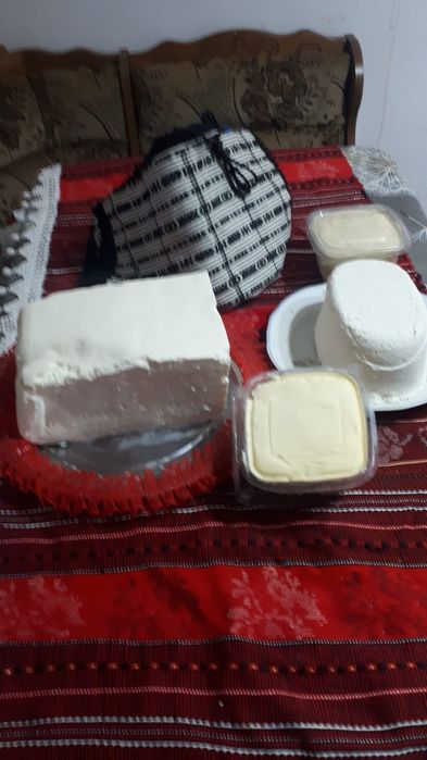 Vând branza naturală