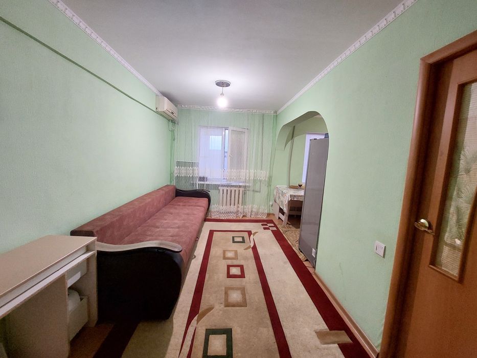 Продаётся двух комнатная квартира в центре