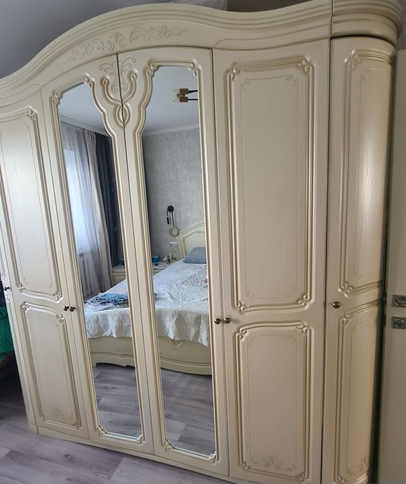 Продам спальный гарнитур