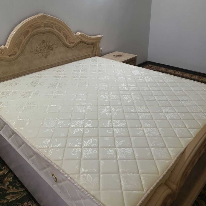 Кровать с матрасом