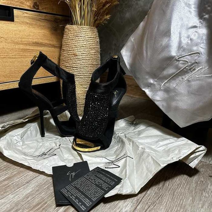 Дизайнерские босоножки Guiseppo Zannoti