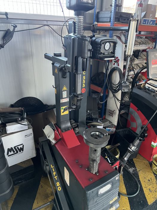 Masina de dejantat MB cu prindere centrala si masina echilibrat CEMB