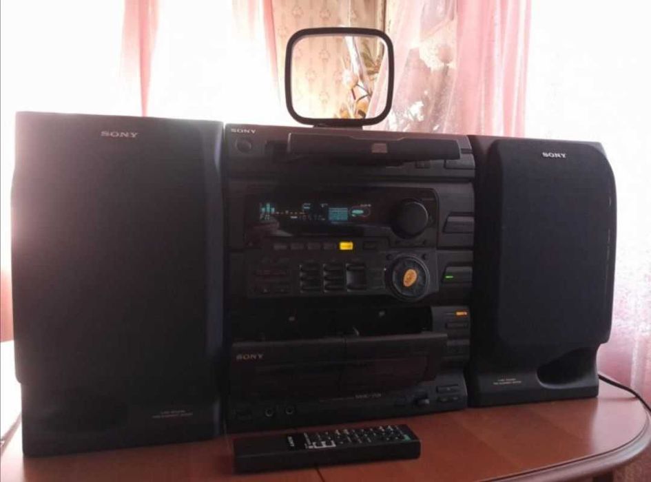 Muzikalniy sentr Sony mhs 701