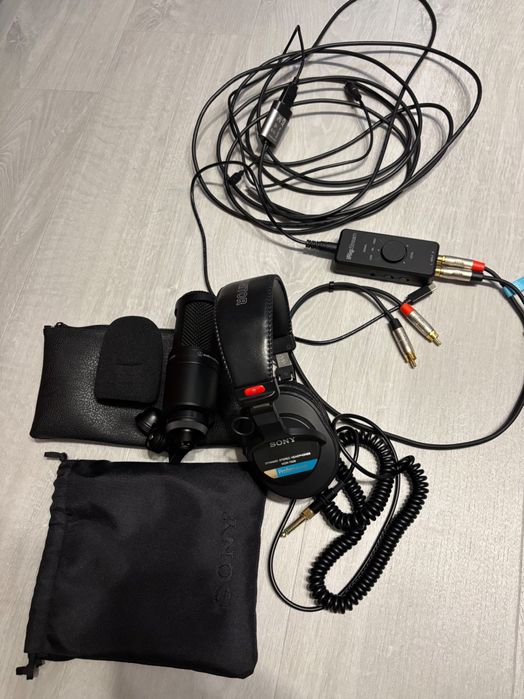 Microfon studio  , casti Sony ,studio audio tehnica at2020