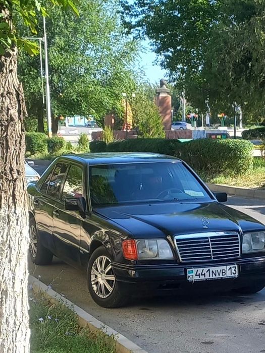 Продаётся машина мерседес