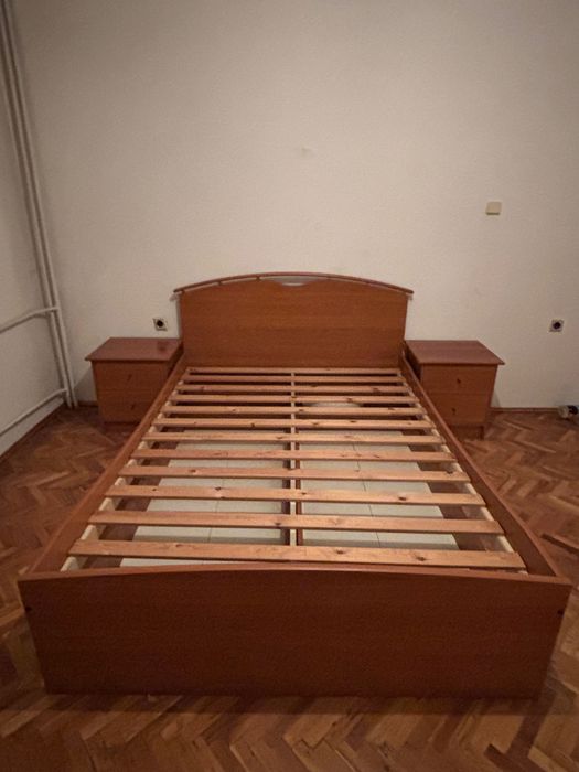 Легло с нощни шкафчета