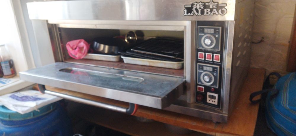 Элекрическая печь, для кондитерскоц или для бутиков