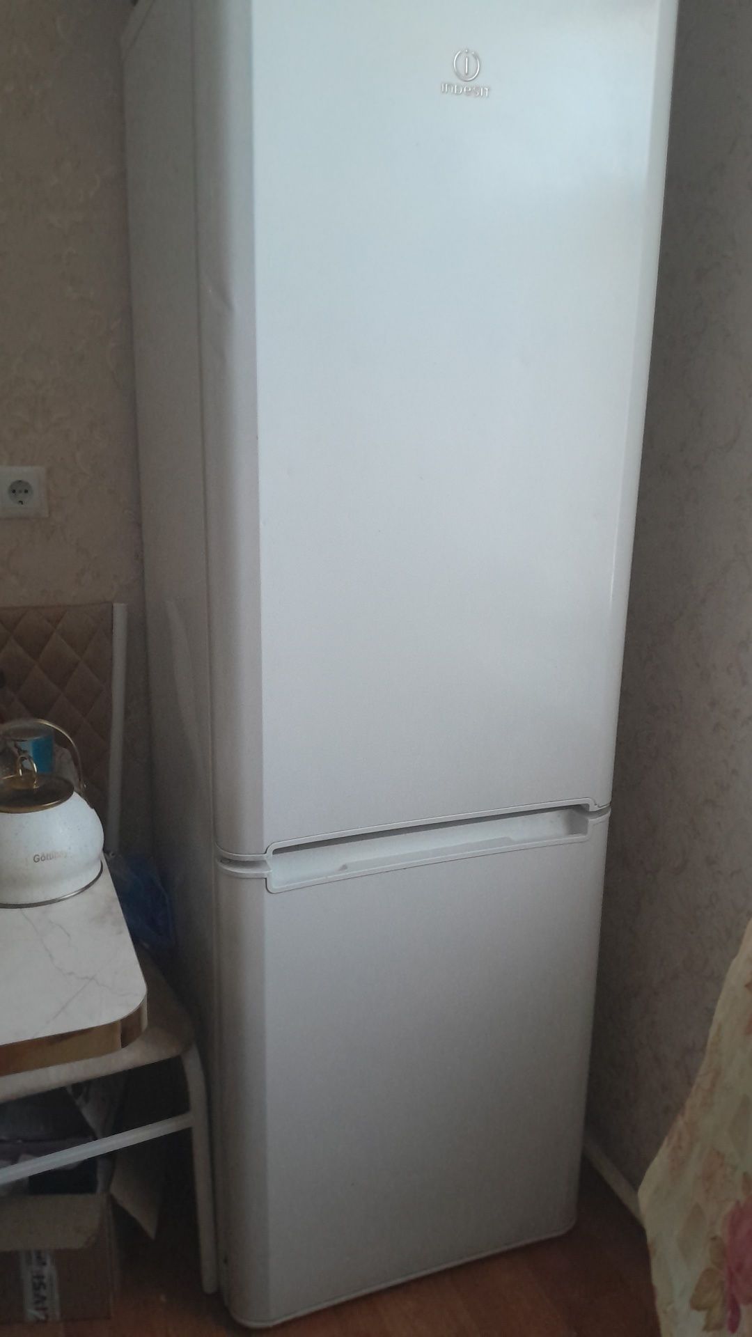Холодильник продаётся
