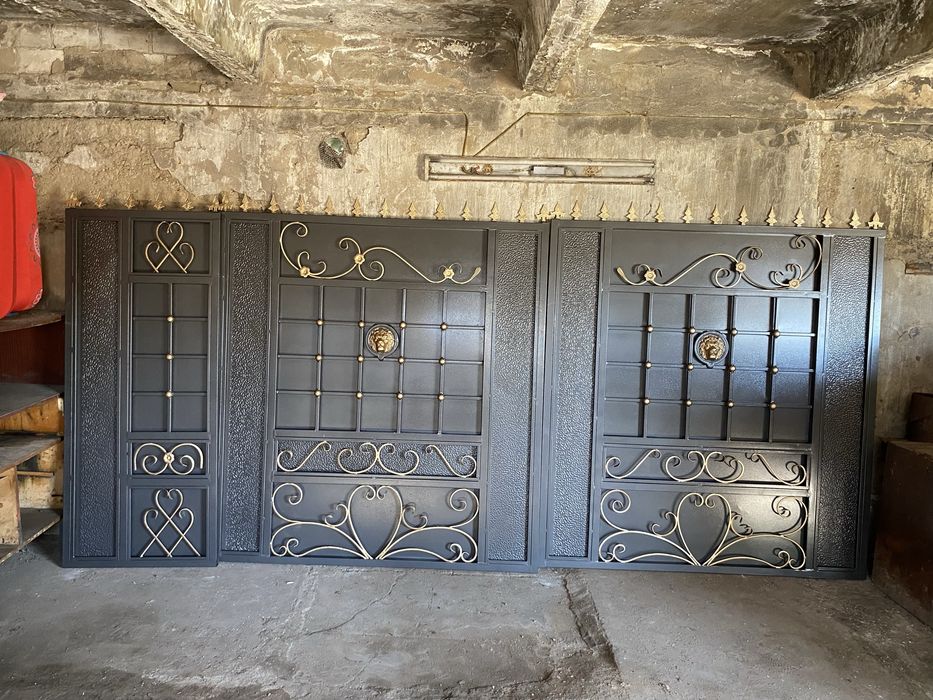 Новые ворота с дверью
