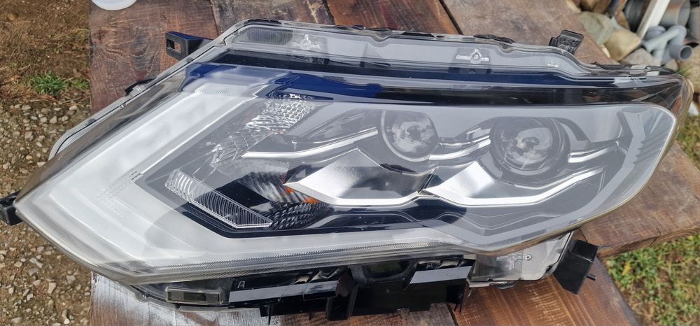 Фар ляв X-Trail full led перфектен оригинален