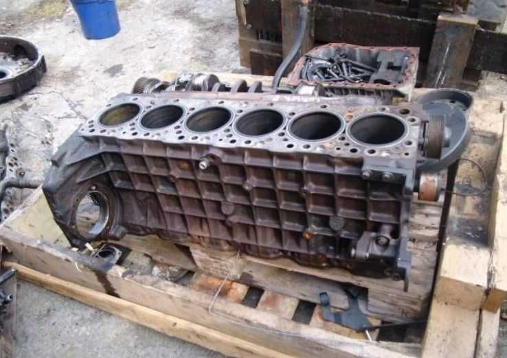 Bloc motor cu arbore cotit Iveco Stralis 380 - Piese de motor Iveco