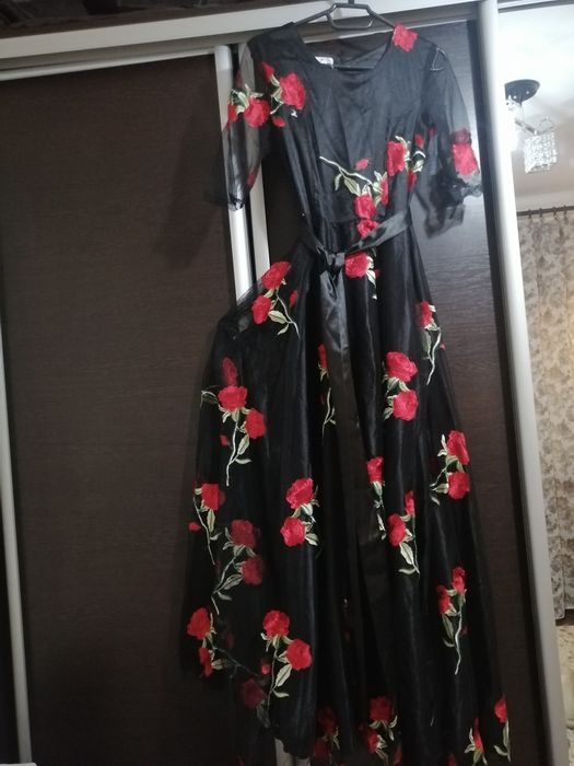 Срочно! Продам вечернее платье в пол, размер 42-44