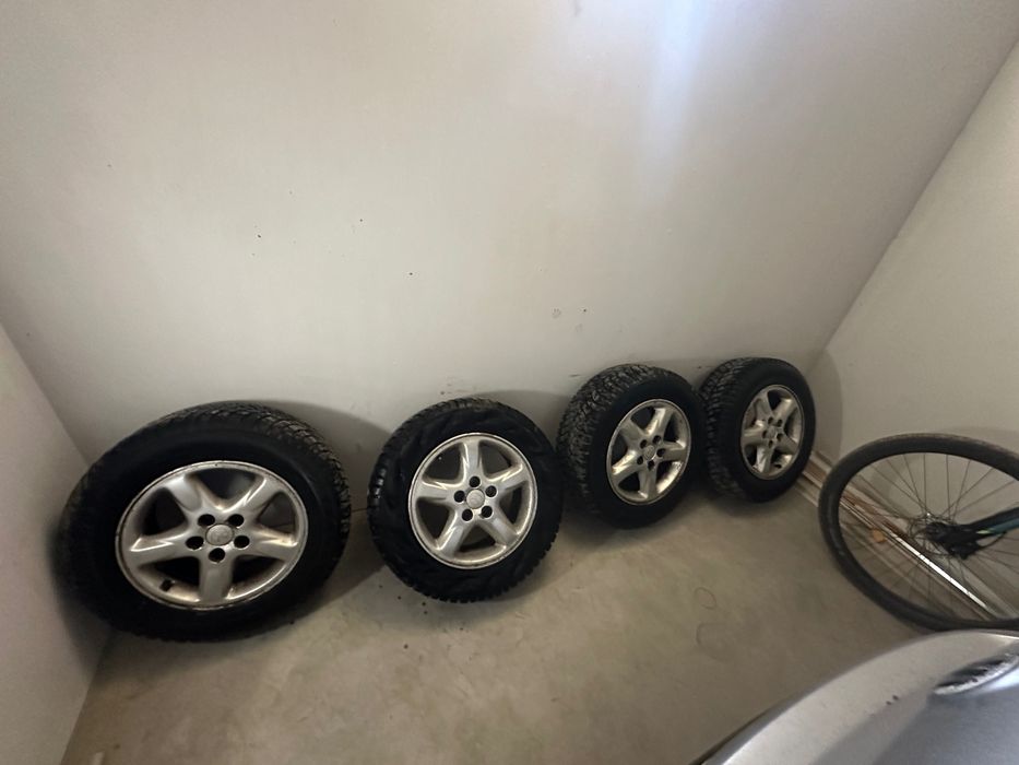 Зимни гуми с джанти 215/65/R16 от Тойота Рав4 (Toyota RAV4)