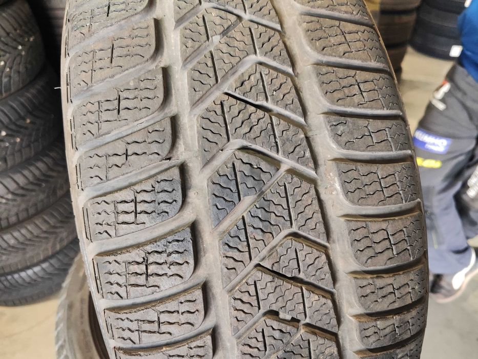 4бр.зимни гуми 225/45/18 Pirelli