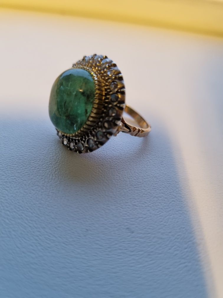 Inel antic 18k smarald cabochon si diamante naturale