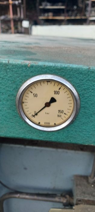 Маслена помпа с мотор и резервоар