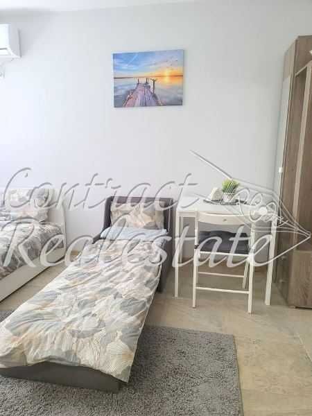 Дава се под наем Едностаен апартамент в Варна, Център - 30 кв.м за 357 € - Снимка #4