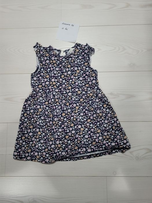 Vand haine mărimea 86,preț pe bucata
Nu asigur transport