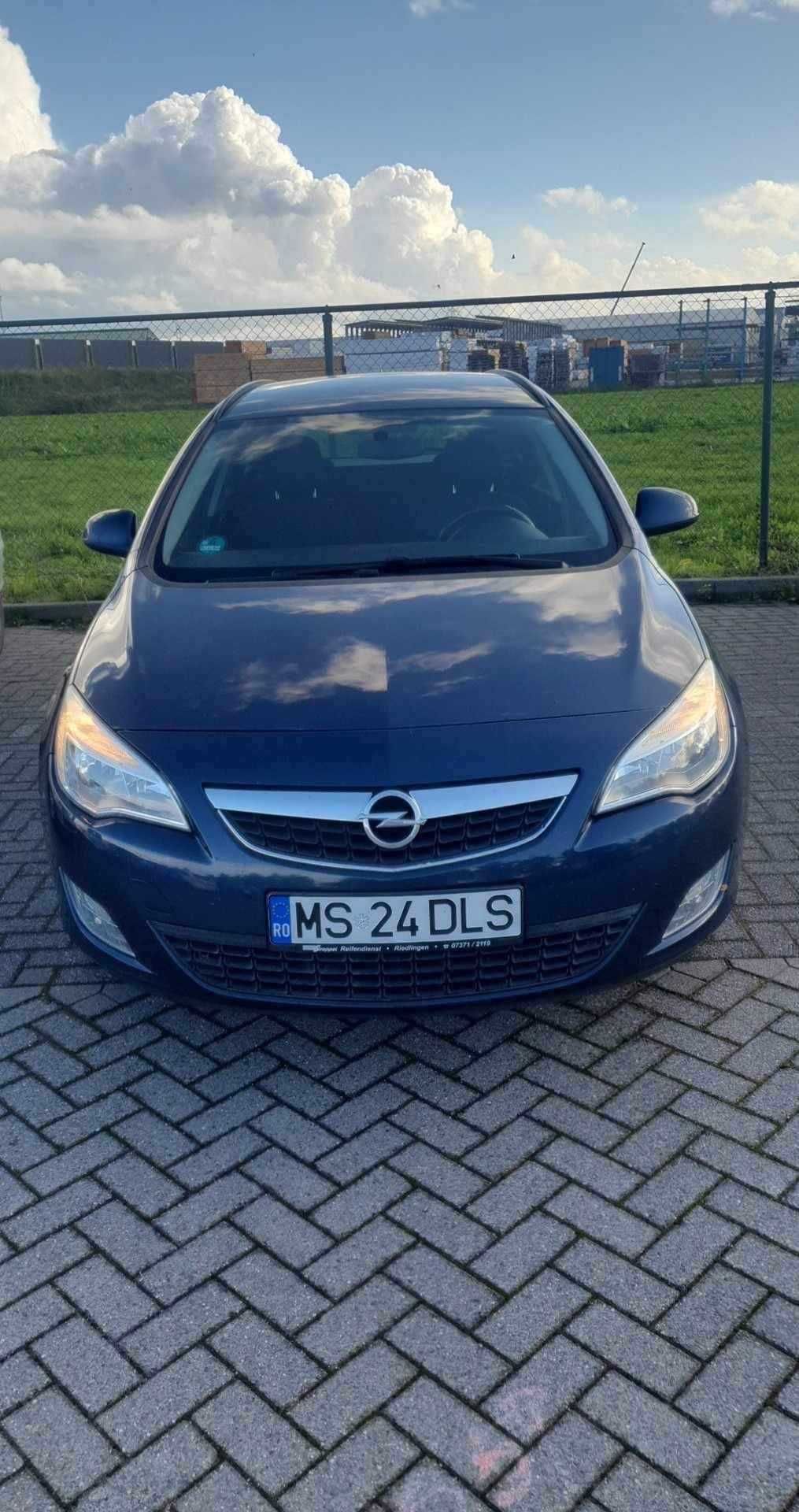Opel Astra Sport Tourer (Stare Impecabilă(