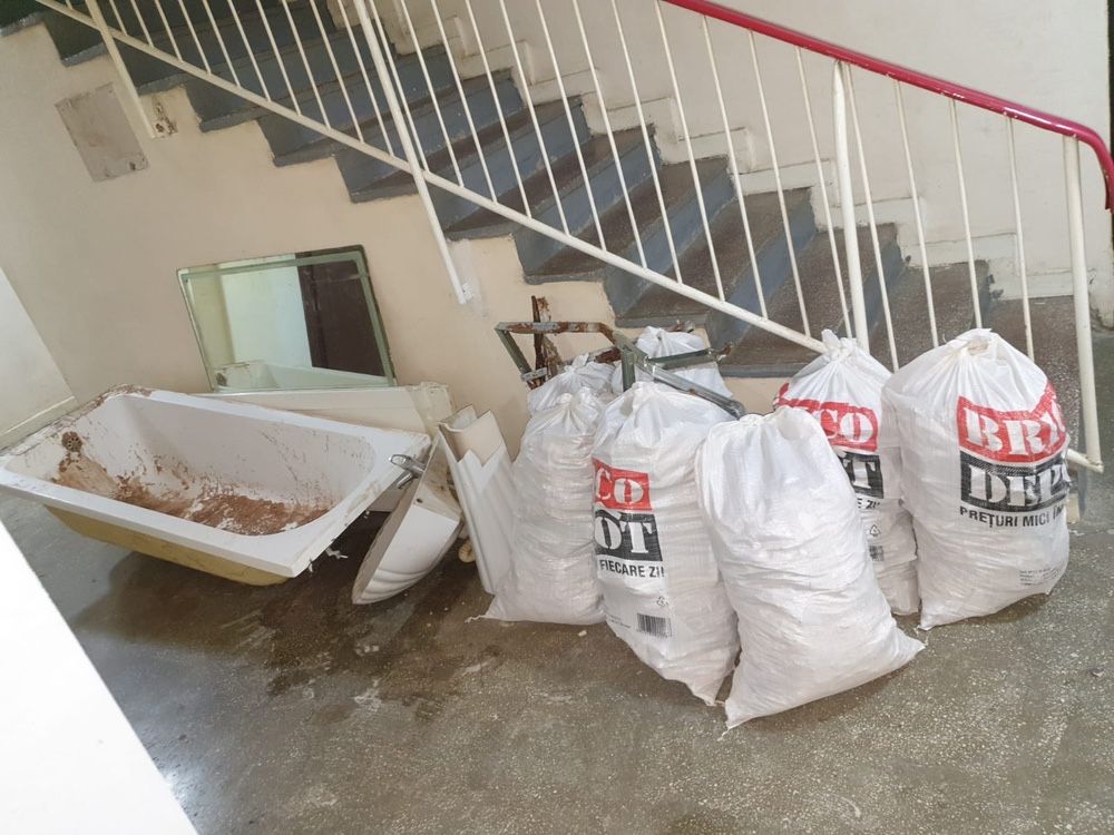 Decopertari apartament, gresie si faianta , decojire pereti luat moloz
