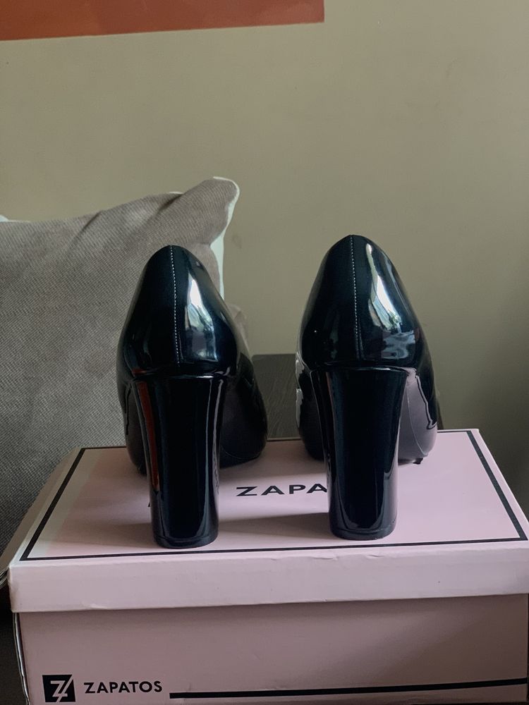 Обувки на ток черни Azul