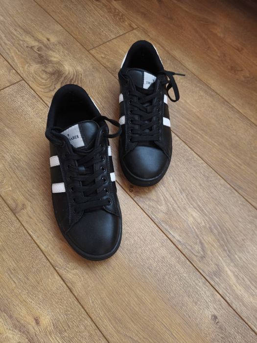 Adidasi Trussardi