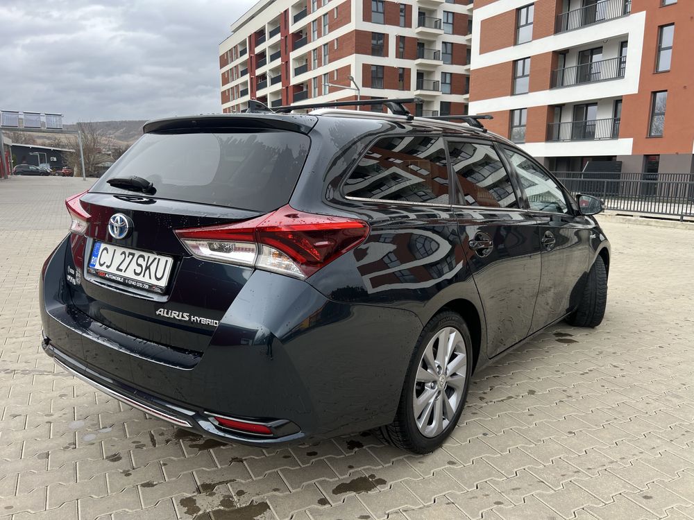 Vand Toyota Auris 1.8 Hybrid