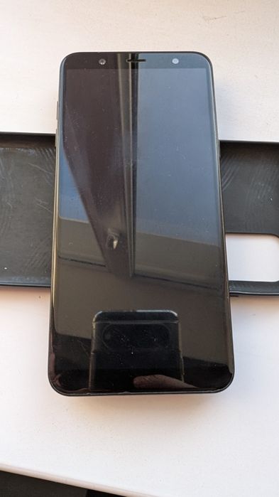 Смартфон Samsung Galaxy J8