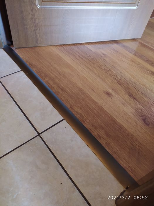 майстор ремонт монтаж ламинат боядисване сглобяване мебели бойлери