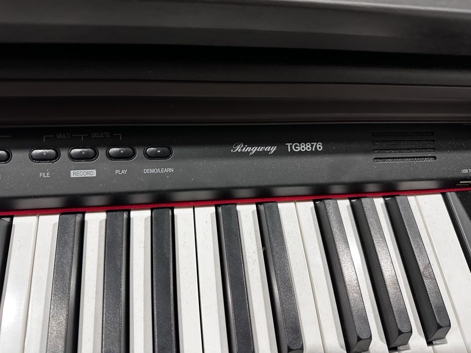 Дигитално пиано Ringway TG8876 Rosewood – отлично състояние