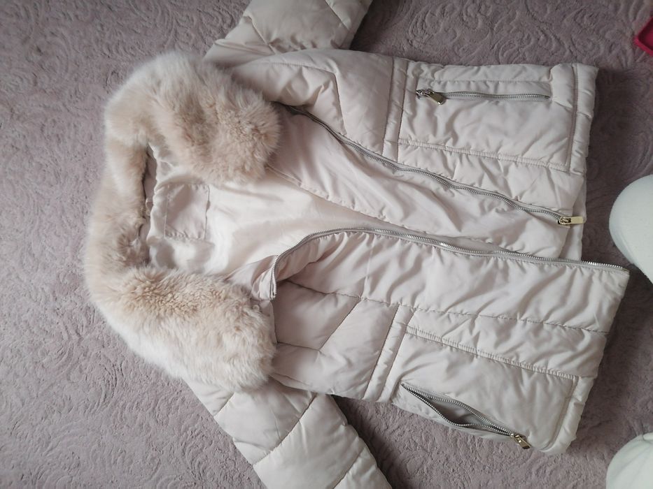 Зимно бежаво яке.