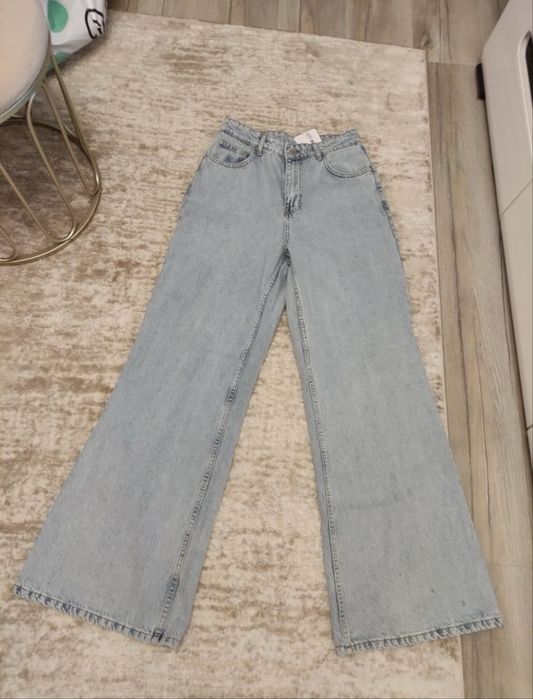 Blugi evazati marimea 40 sunt superbi