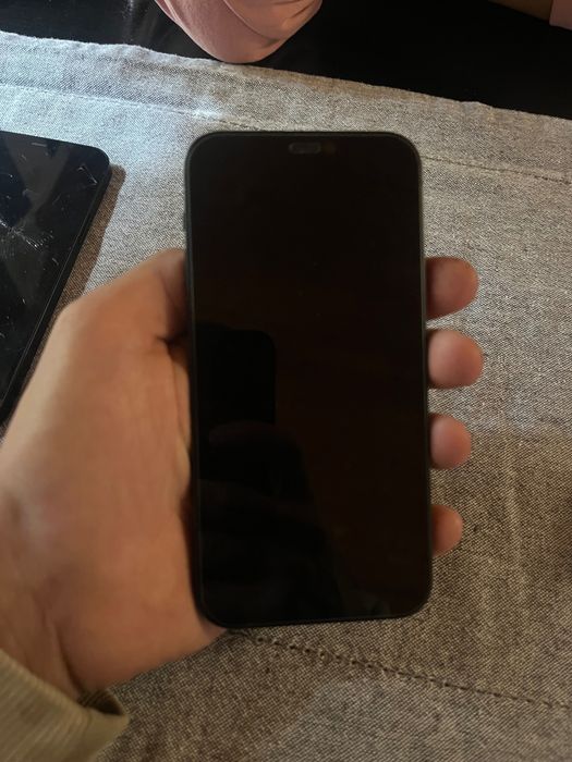 Продавам IPhone 12