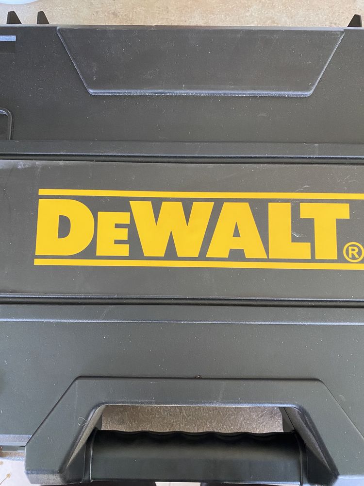 Винтоверт DeWalt