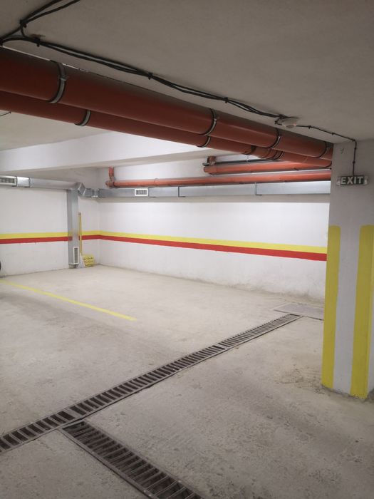 Паркомясто 15к.м за 3 мотора или малък автомобил. Ул. Топола 40 Конфу