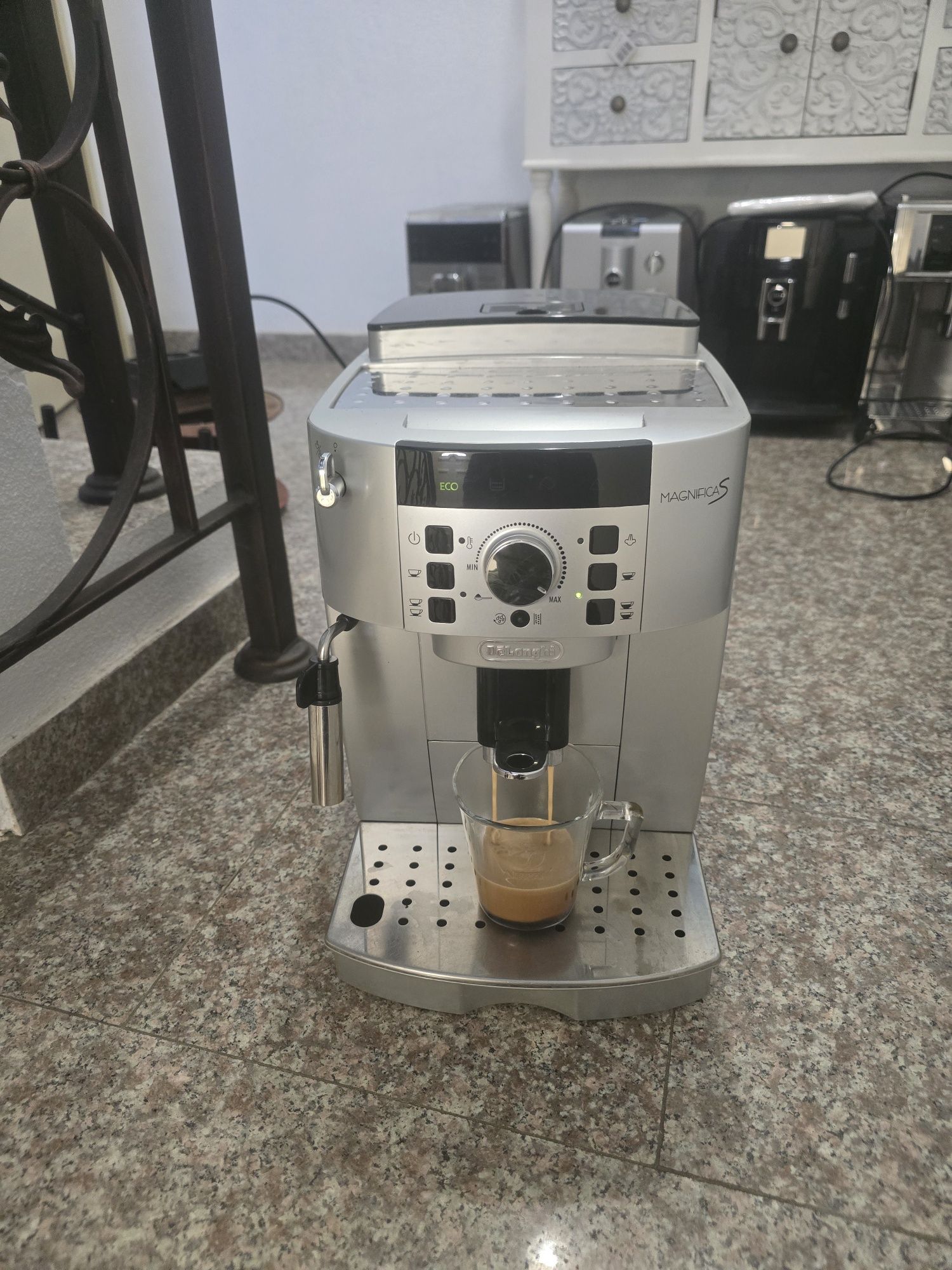 Кафемашина Delonghi magnifica s