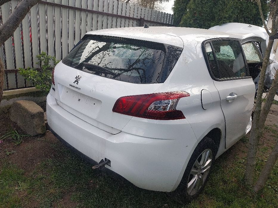 Dezmembrez Peugeout 308 an 2015