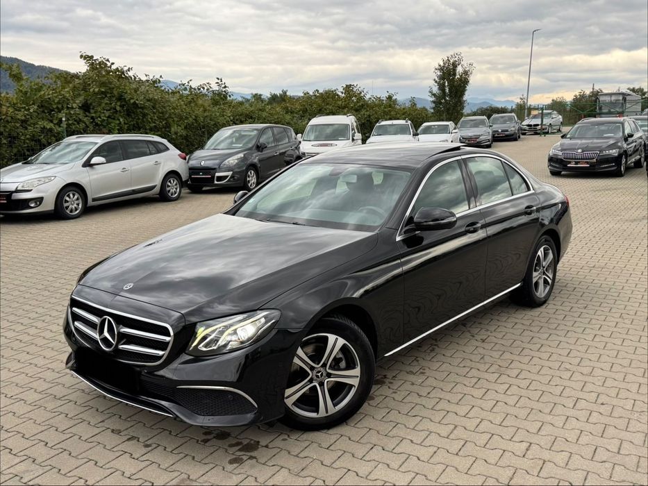 Mercedes-Benz E Mercedes-Benz E220 2020 194CP Trapa panoramica