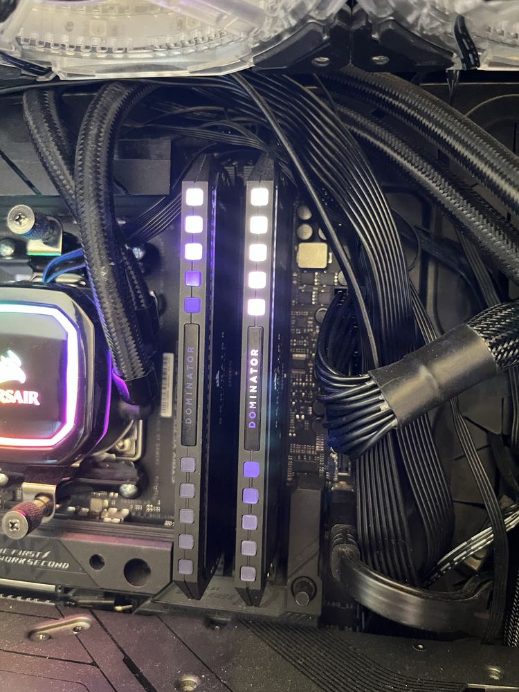 Продавам RAM Corsair Dominator Platinum RGB DDR5 64GB (2x32GB) 5600MTS