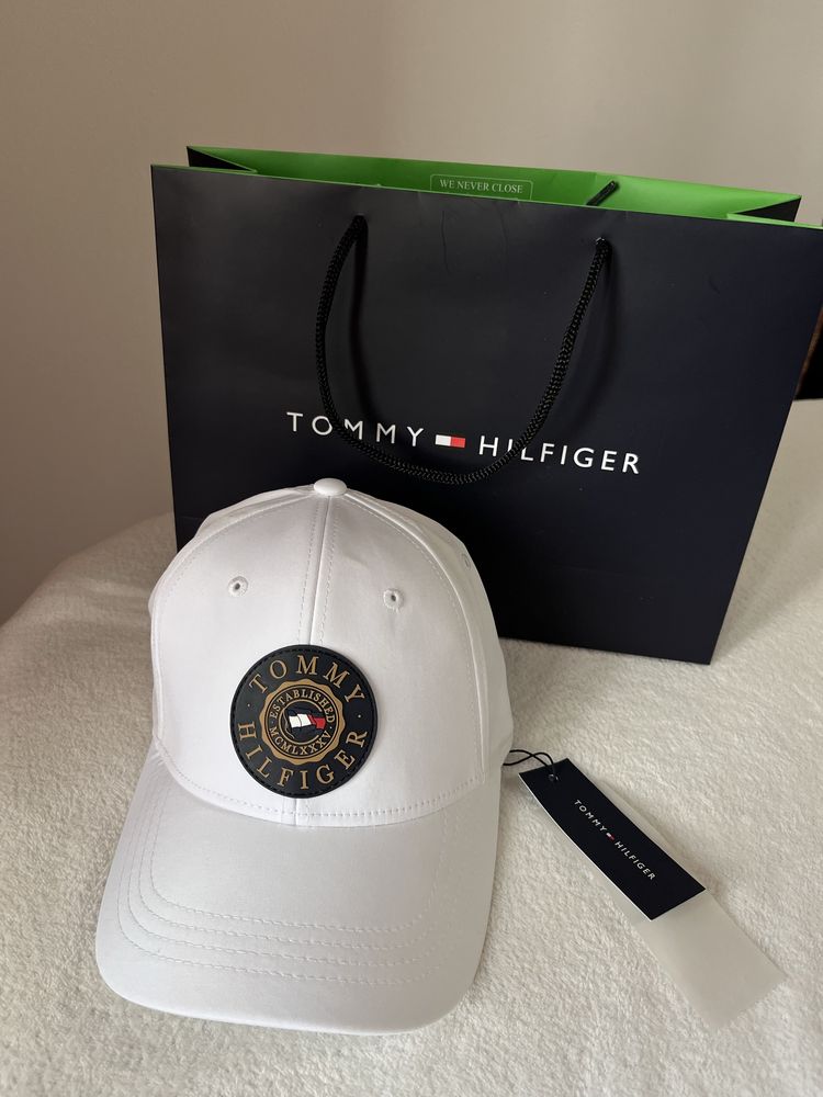 Кепка от Tommy hilfiger